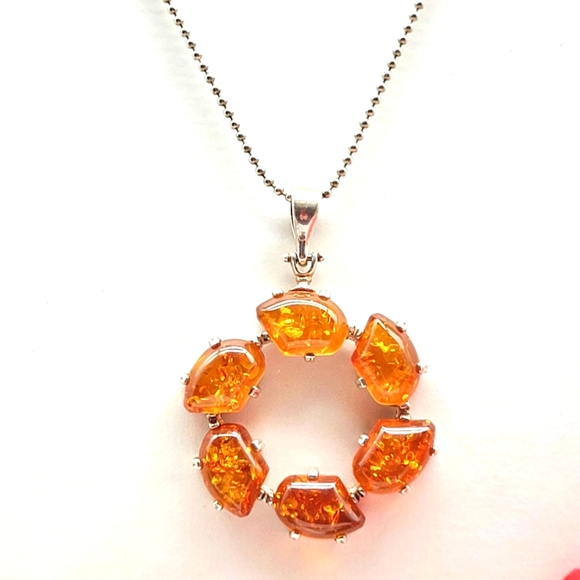 ⚘️Beautiful amber pendant & chain - Picture 2 of 3